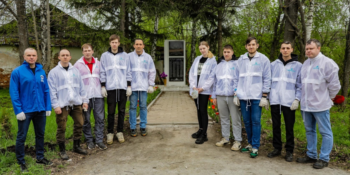Щекинские химики навели порядок на воинском мемориале пресс-служба