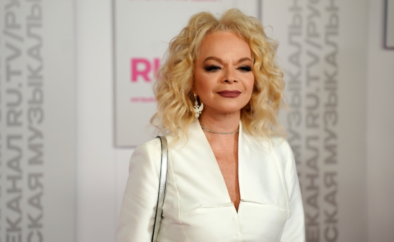 Легче, воздушнее, моложе: как вернуть обаяние и стиль с помощью стрижки — когда тебе за 60