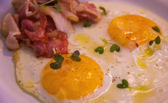 Забудьте всё, что знали: как на самом деле нужно жарить яичницу, чтобы не была резиной — 5 правил Забудьте всё, что знали: как на самом деле нужно жарить яичницу, чтобы не была резиной — 5 правил