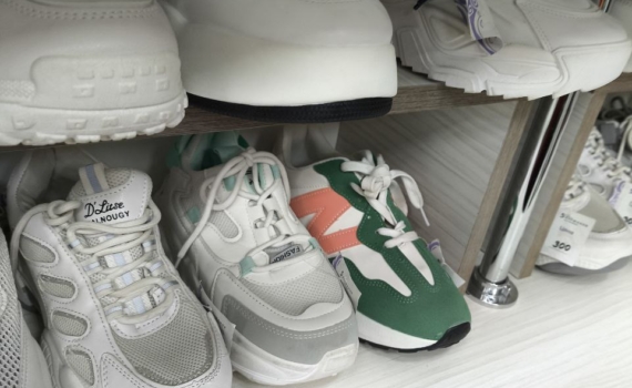 Некрасивые кроссовки — главный тренд 2026 года: почему мода снова любит уродливое Некрасивые кроссовки — главный тренд 2026 года: почему мода снова любит уродливое