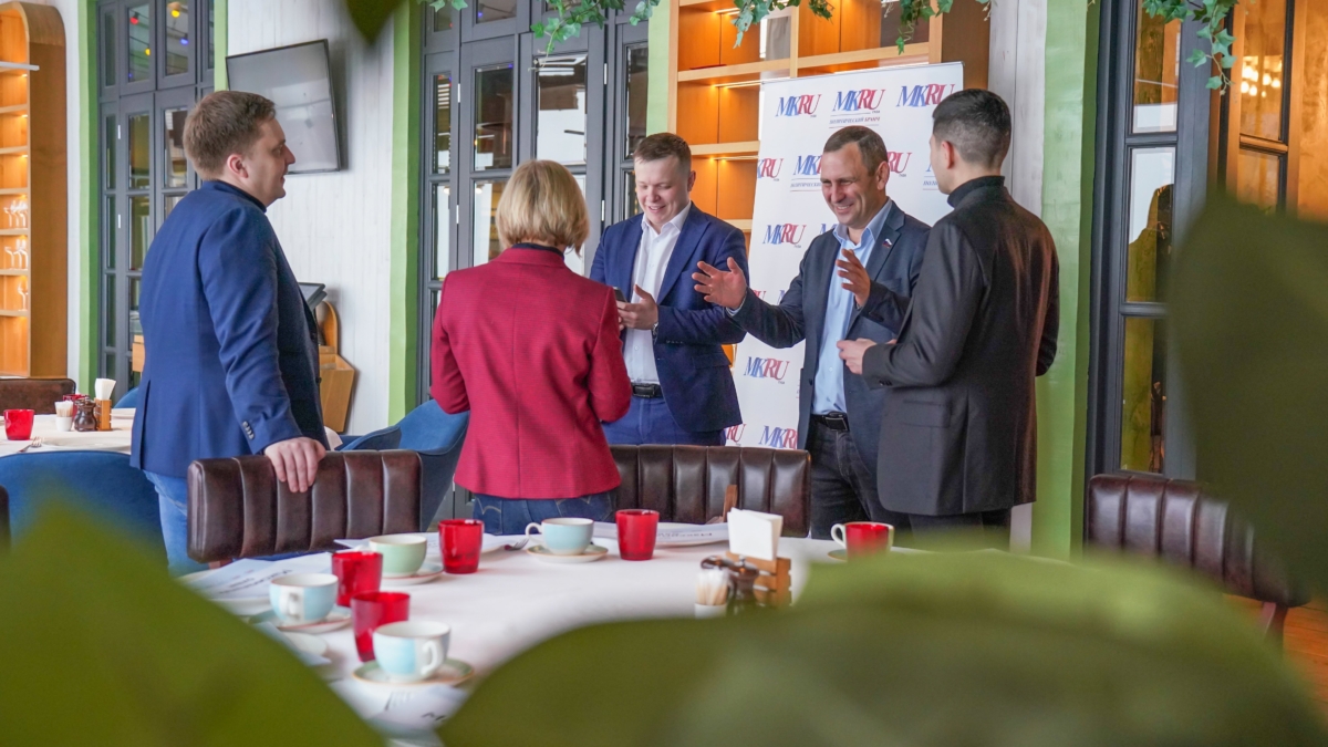 Дмитрий Синяев собрал на политический бранч в Туле представителей ЕР, СР, Светлана Мулыкина