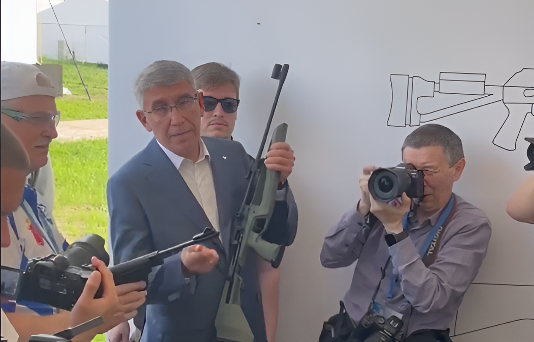 Миляев пострелял из Калашникова и запустил беспилотный вертолет пресс-служба правительства Тульской области