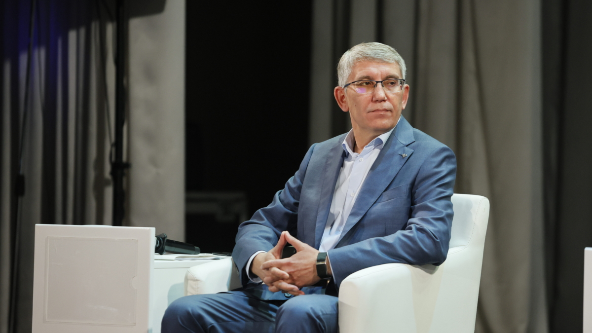 Миляев недоволен: за 15 лет в тульском регионе не смогли выстроить четкую систему уничтожения борщевика Дмитрий Дзюбин