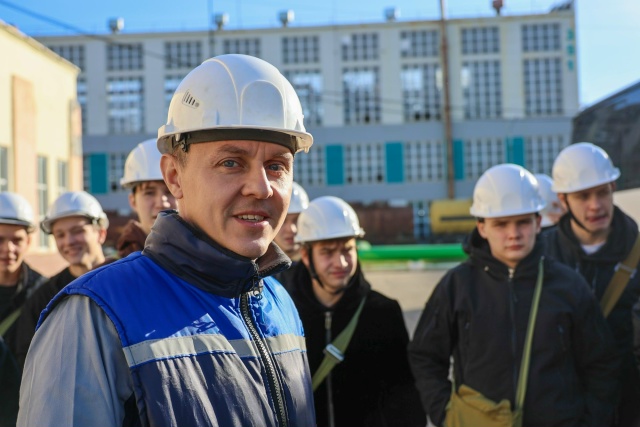 Сварщики востребованы на заводе пресс-служба